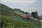 Die SBB Re 4/4 11278  Cham  mit einem Postzug Richtung Lausanne zwischen Cully und Villette.