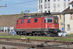 Re 420 264-4 durchfährt den Bahnhof Pratteln.