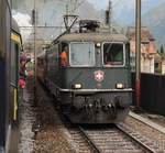 SBB Historic / Eurovapor: Doppeltraktion Elefanten am Gotthard 
Währenddem die Fahrgäste des Fotozuges; bestehend aus der SBB Re 4/4 II 11161 und den Wr und A, welcher den Dampfzug begleitete (Paralellfahrt Gothhard-Nordramle); Fotos der Dampffahrt machten, hatten die Fahrgäste des Dampzuges Fotos des Fotozuges gemacht. Das Bild entstand kurz nach Gurtnellen, wo die Fahrgäste des Fotozuges, bei einem kurzem Halt im Bf. Gurtnellen, ausstiegen durften und sich über phantastische Bilder begnügen konnten...
Samstag, 21. Oktober 2017