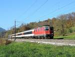 Umiken - 31.10.17 : Re 4/4 II 1118 mit dem IR 1965 Basel - Zürich.