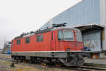 Für die Re 4/4 II 11175 hat bald die letzte Stunde geschlagen. Auf einem Nebengleis beim, Bahnhof Kaiseraugst wartet sie auf ihr Ende. Die Aufnahme stammt vom 17.02.2018.