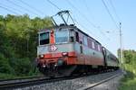 Re 4/4 II 11108 Swiss Express zieht ihren Interregio am 06.05.2018 in Richtung Bözbergtunnel in Richtung Basel.