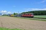 SBB Messzug auf berfhrungsfahrt von Lausanne nach Basel bei Herzogenbuchsee. An der Spitze ist die Re 4/4 II 11280 | 420 280-0, Flachwagen mit Messgert, BDt EWII 50 85 82-33 925-7 und Re 4/4 II 11294 | 420 294-1, 24.05.2018. 

