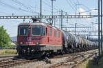 Re 420 260-2 durchfährt den Bahnhof Pratteln. Die Aufnahme stammt vom 18.07.2018.