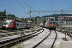 JAHRESRÜCKBLICK 2018
von Walter Ruetsch
Serie Nr. 2
Am 31. August 2018 wurde der Güterverkehr in Bulle eingestellt.
Einer der letzten Güterzüge von SBB CARGO mit der Re 420 294-1 ab Romont bei der Einfahrt in den Bahnhof Bulle am 19. Juli 2018.
