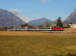 Die Re 4/4 11191 mit einem IR am 23.01.2016 unterwegs bei Claro.