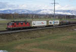 SBB CARGO Güterzug RBL - Bern vom 9. Februar 2019.
HAMBURG-CONTAINER  beim Passieren von Bollodingen BE hinter der Re 420 329-5.
Foto: Walter Ruetsch