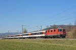 Re 4/4 II 11124 fährt Richtung Bahnhof Sissach. Die Aufnahme stammt vom 27.02.2019.
