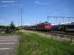 Re 4/4'' 11301 mit berlangem Extrazug bei der UA Oberwinterthur. Anlsslich des Eidgenssischen Turnfestes in Frauenfeld wurde dieser 15Wagen Extrazug zusammengestellt. 