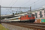 Re 4/4 II 11139 fährt Richtung Bahnhof Muttenz.