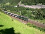 125 Jahre Gotthardbahn - Wie bestellt zieht die grne SBB Re 4/4 11158 den IR 2177 Basel - Locarno am 07.07.2007 an der Gotthard-Nordrampe sdwrts.