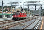 Re 4/4 II 11304 (420 304-8) SBB rangiert im Bahnhof Chiasso (CH), nachdem sie, zusammen mit Re 4/4 II 11198 (420 198-4), vom Venice-Simplon-Orient-Express (VSOE) von Belmond Ltd. abgekuppelt wurde, um einen Lokwechsel für dessen Weiterfahrt nach Italien vorzunehmen.
Im Hintergrund ist ein ETR 610 der Trenitalia S.p.A. (FS) als EC 318 von Milano Centrale (I) nach Zürich HB (CH) zu sehen, der gleich das Gleis 7 erreicht.
[20.9.2019 | 13:58 Uhr]