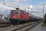 Re 420 239-6 durchfährt den Bahnhof Pratteln.