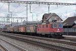 Re 420 256-0 durchfährt den Bahnhof Rupperswil. Die Aufnahme stammt vom 13.03.2020.