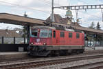 Re 420 242-0 durchfährt solo den Bahnhof Rupperswil. Die Aufnahme stammt vom 13.03.2020.