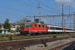 Re 4/4 II 11191 durchfährt den Bahnhof Pratteln. Die Aufnahme stammt vom 21.09.2020.