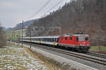Re 4/4 II 11135 fährt Richtung Bahnhof Tecknau. Die Aufnahme stammt vom 11.01.2021.
