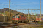 Re 420 306-3 durchfährt den Bahnhof Gelterkinden.