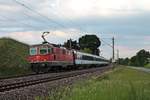 Mit dem IC 281 (Stuttgart Hbf - Zürich HB) fuhr am Abend des 28.05.2020 die Re 4/4 11143 (420 143-0), welche den Zug von der 1116 196 in Singen (Hohentwiel) übernommen hatte, bei Gottmadingen in Richtung Schaffhausen.