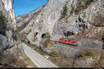 Am 29.03.2021 ist SBB Cargo Re 420 232-1 unterwegs mit einem Panzerzug von Bure nach Thun GB und konnte hier kurz vor Moutier aufgenommen werden.