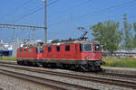 Doppeltraktion, mit den Re 4/4 II 11304 und 11191 durchfährt den Bahnhof Rupperswil. Die Aufnahme stammt vom 10.06.2021.