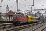 Infrastruktur Messzug, mit dem BDt 50 85 82-33 990-1, dem X 60 85 99-90 108-9 und der Re 4/4 II 11144 durchfährt den Bahnhof Rupperswil. Die Aufnahme stammt vom 04.02.2022.