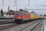 Re 420 322-0 durchfährt den Bahnhof Rupperswil. Die Aufnahme stammt vom 04.02.2022.