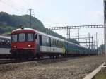 Ersatzschnellzug Basel-Zrich mit BDt Steuerwagen, EW I und EW II sowie einer schiebenden Re 4/4 II am Zugschluss.