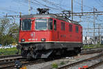 Re 420 341-0 durchfährt am 04.05.2023 solo den Bahnhof Pratteln.