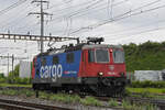 Re 420 246-1 durchfährt am 22.04.2024 solo den Bahnhof Pratteln.