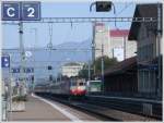 Re 4/4 11108 im Swiss Express Look fhrt mit Rheintalexpress aus Chur in St.Margrethen Gleis 1 ein.