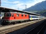 SBB - Re 4/4  11196 vor einem Regionalzug im Bahnhof von Brig am 20.09.2007