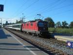 SBB Re 4/4 II 11112 mit dem Rheintal-Express bei Rheineck, am 12.8.07.