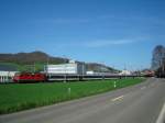 Re 4/4 II mit IR nach Basel SBB bei Sissach am 26.04.2008