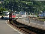 Ein Rheintalexpress St.Gallen-Buchs/SG-Chur fhrt gerade in den Knotenbahnhof Sargans ein.