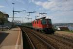 Zusatz-IR Zrich - Luzern, bestehend aus Re 4/4 II und EWII, in Oberrieden Dorf.