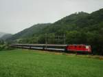 Re 4/4 II  mit IR nach Basel SBB am 08.07.2008 zwischen Tecknau und Gelterkinden.