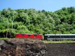 Die Re 4/4 II 11209 hat am 25.07.2008 mit ihrem IR die obere Etage in der Biaschina-Schlucht erreicht.