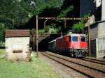 Re 4/4 II 11221 mit IR nach Locarno am 25.07.2008 in der Biaschina.