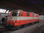 Re 4/4 II 11108 in Zrich HB eine von Wenigen SBB- Loks welche noch im Swiss Express Look ist am 24.12.08