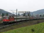 Re 4/4 II 11125 mit EC nach Chur bei Gelterkinden am 14.03.2009