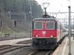 SBB - Schnellzug nach Zrich mit der Re 4/4 11222 und Re 4/4 bei der einfahrt in den Bahnhof von Arth-Goldau am 08.04.2009