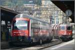 Whrend 514 048-8 in Oerlikon hlt donnert ein Kieszug mit Re 420 310-5 und einer weiteren Lok durch den Bahnhof.