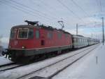 SBB Re 4/4 II 11197 mit Voralpenexpress Luzern-Romanshorn zwischen  Schindellegi-Feusisberg und Samstagern (SOB) am 16.02.2010