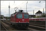SBB Re 4/4 II 11157 rangiert im Singener Bahnhof und ist am 15.08.10 im IC-Einsatz