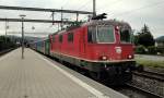 Kein Dispo-Zug: Die Re 4/4  11226 steht am 11.07.11 mit einem IR nach Basel in Gelterkinden.