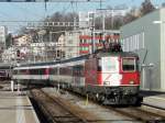 SBB - Re 4/4  11301  bei der einfahrt im Bhnhof Schaffhausen am 01.03.2012