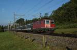 Die ehemalige Swiss-Express Re 4/4 II 111133 zieht am 17.8.12 den morgendlichen IR 3514 von Baar Richtung Sihlbrugg.