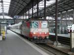SBB - Re 4/4  11108 vor dem Voralpenexpress im Bahnhof Luzern am 16.03.2013
