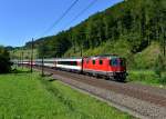 Re 4/4 11150 mit einem EC nach Chur am 27.08.2012 bei Tecknau.